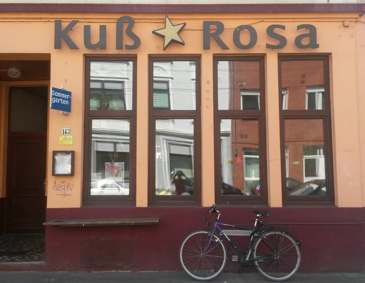 A photo of Kuß Rosa