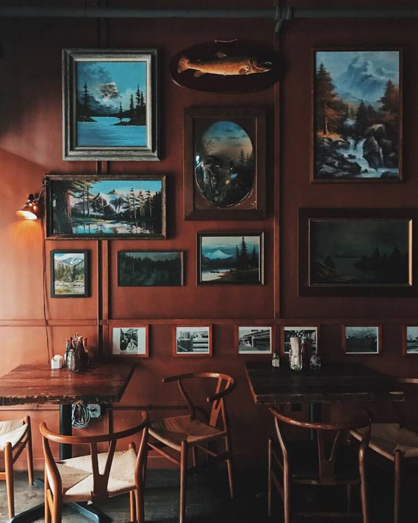 Lost Lake Café & Lounge