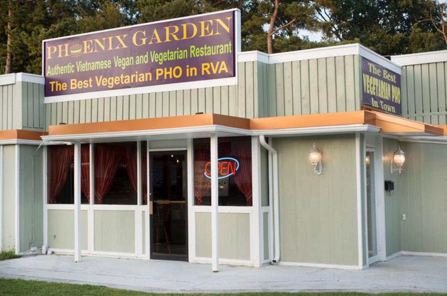 A photo of Phoenix Garden Vegetarian Restaurant