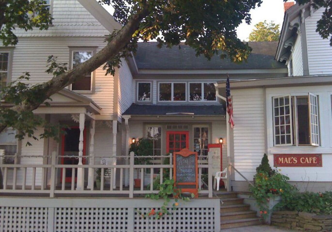A photo of Mae's Cafe & Bakery