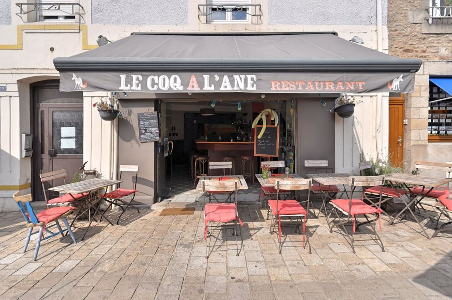 A photo of Le coq à l'âne