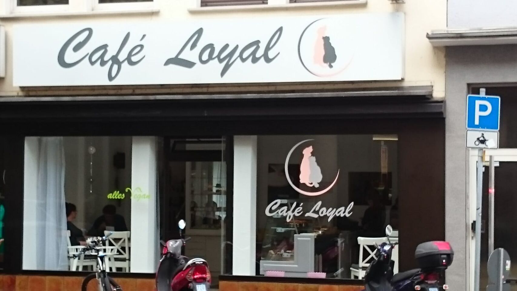 A photo of Café Loyal