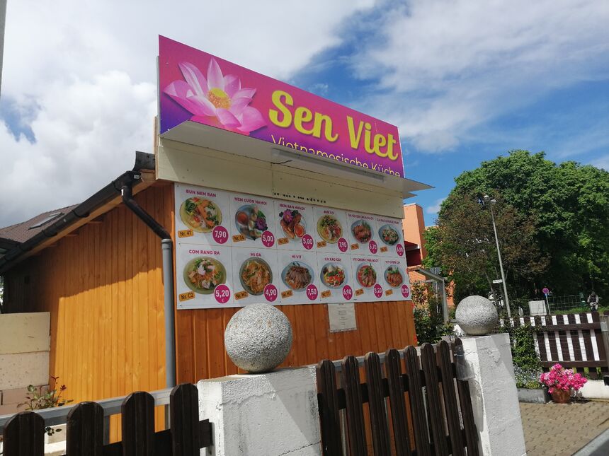 A photo of Sen Viet