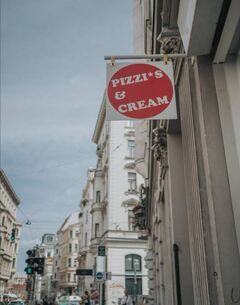 A photo of Pizzis and Cream