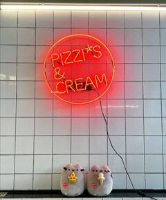 A photo of Pizzis and Cream